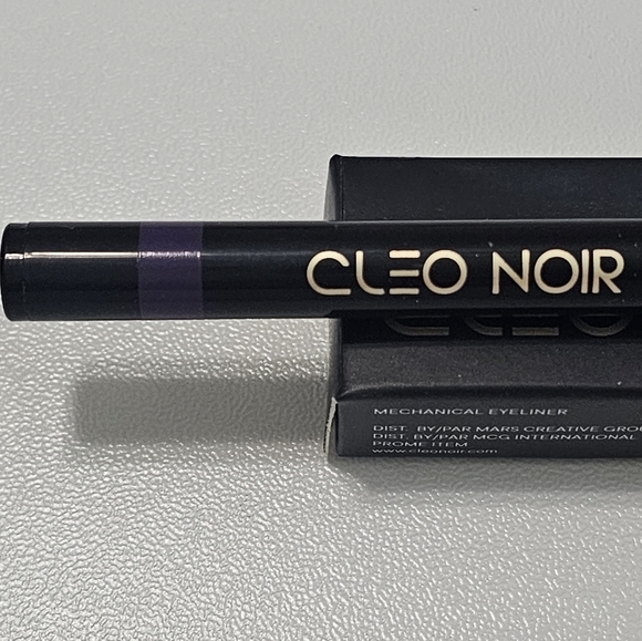 ๐ 4 for $25 ๐ CLEO NOIR TWIST UP EYELINER IN PURPLE - Picture 4 of 7